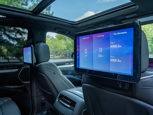 Used 2026 Cadillac Escalade Luxury w/ Touring Package AWD/4WD image 18