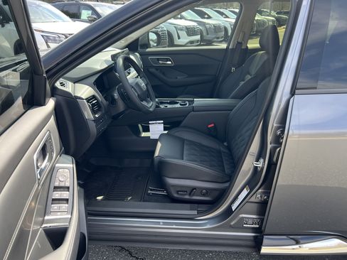 New 2026 Nissan Rogue Platinum image 13