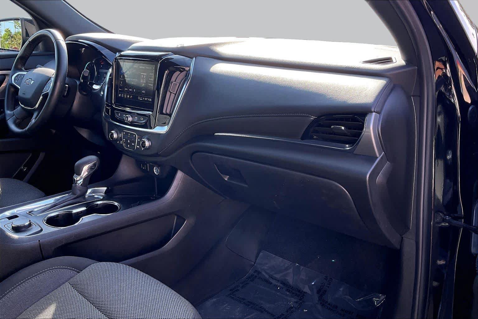 Used 2023 Chevrolet Traverse LT FWD image 16