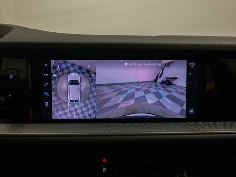 Used 2025 Porsche Cayenne AWD/4WD image 38