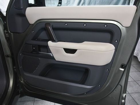 Used 2023 Land Rover Defender 110 X-Dynamic SE image 16