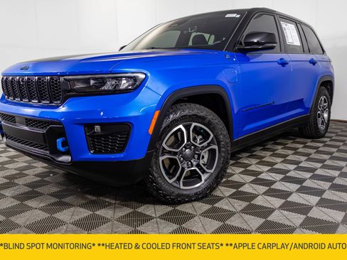 Used 2022 Jeep Grand Cherokee Trailhawk w/ Luxury Tech Group III AWD/4WD image 2