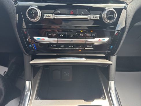 Used 2022 Ford Explorer Limited w/ Limited Technology Package image 19