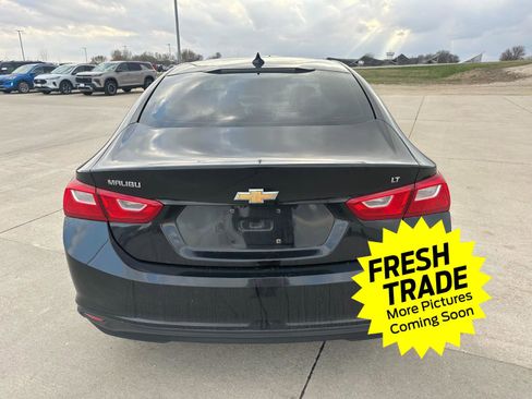 Used 2017 Chevrolet Malibu LT w/ Leather Package image 5