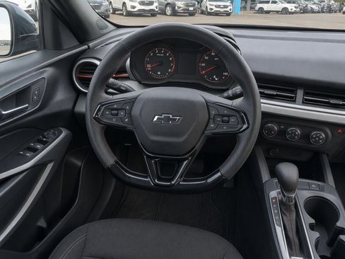 Used 2024 Chevrolet Trax RS FWD image 17