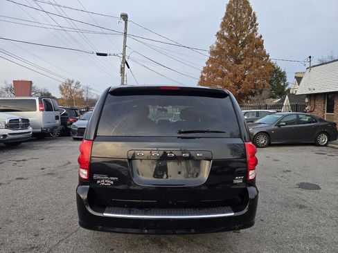 Used 2016 Dodge Grand Caravan SXT w/ Rear Park Assist Package image 7