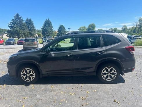 Used 2022 Subaru Forester Premium AWD/4WD image 7