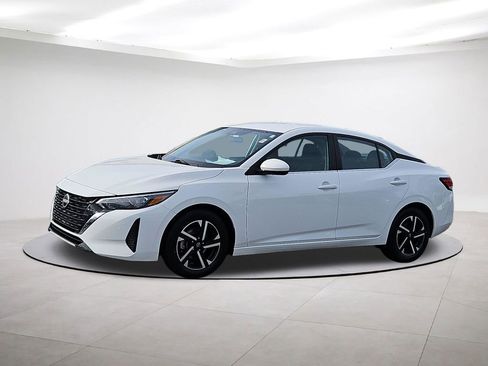 Used 2024 Nissan Sentra SV image 3