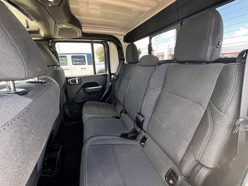 Used 2025 Jeep Gladiator Sport AWD/4WD image 10