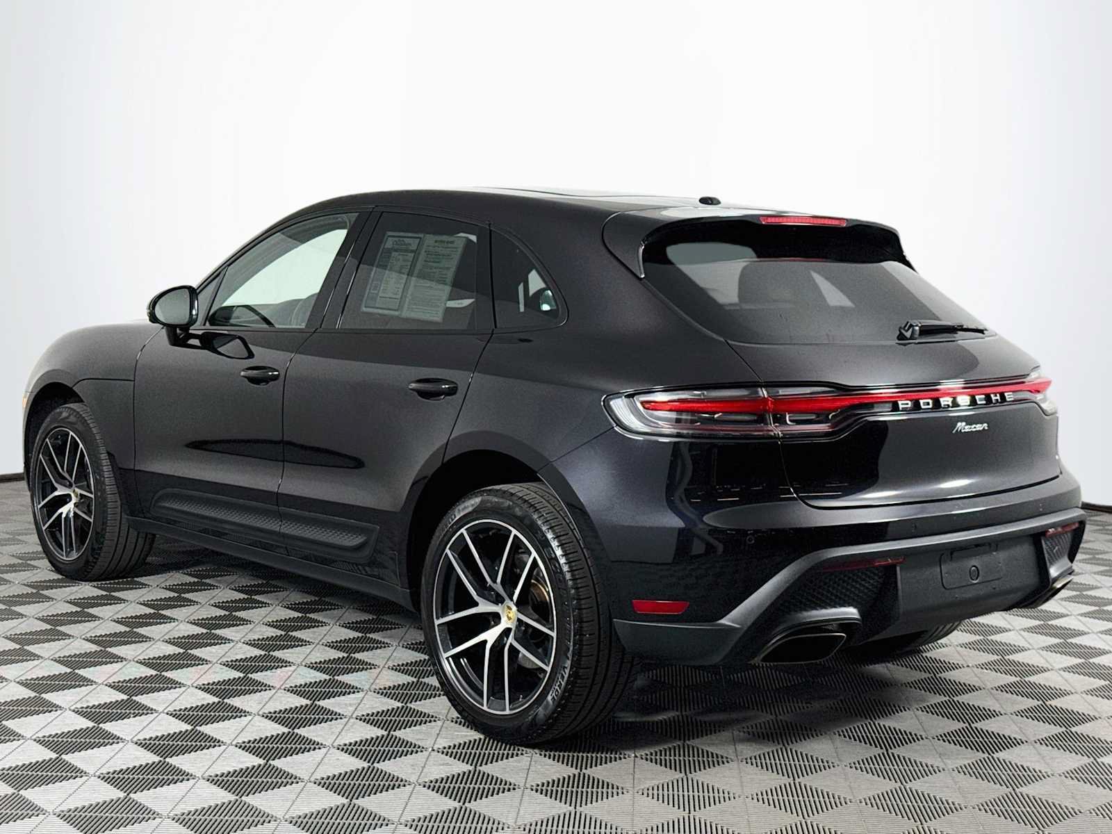 Used 2022 Porsche Macan AWD/4WD image 7
