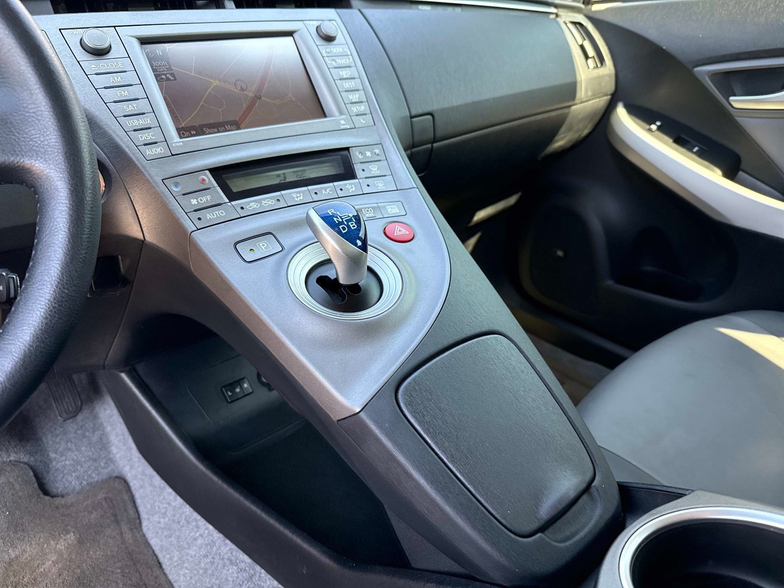 Used 2015 Toyota Prius Five w/ Advanced Technology Package FWD image 23