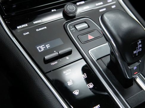 Certified 2022 Porsche Panamera Platinum Edition image 22