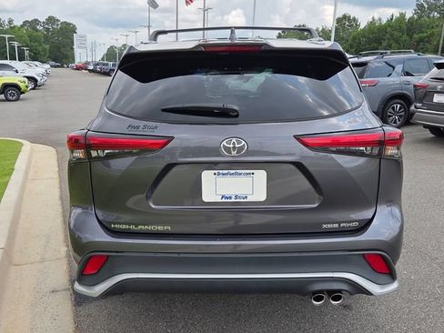 Used 2022 Toyota Highlander XSE AWD/4WD image 11