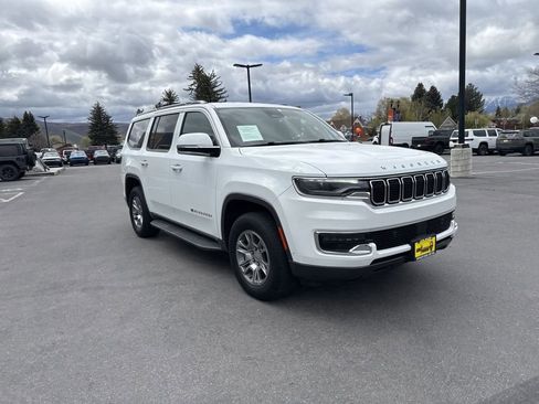 Used 2022 Jeep Wagoneer Series I AWD/4WD image 3