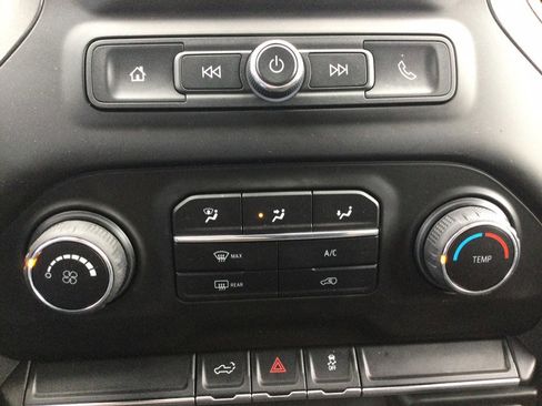 Used 2019 Chevrolet Silverado 1500 Custom w/ Custom Value Package AWD/4WD image 29