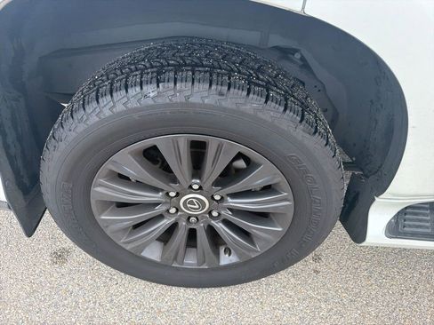 Used 2023 Lexus GX 460 Premium w/ Accessory Package AWD/4WD image 12