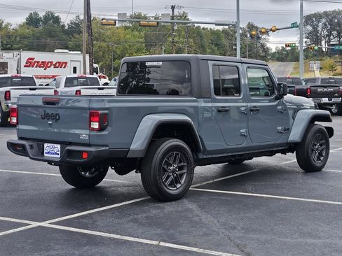New 2025 Jeep Gladiator Sport image 4