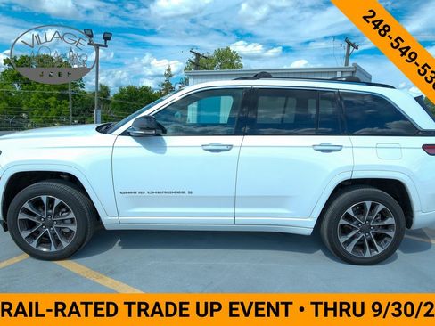 Used 2023 Jeep Grand Cherokee Overland AWD/4WD image 3