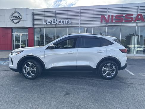 Used 2025 Ford Escape ST-Line w/ Tech Pack #1 AWD/4WD image 2