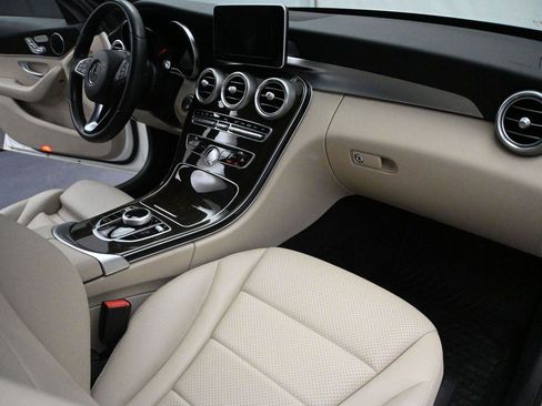 Used 2018 Mercedes-Benz C 300 4MATIC Sedan image 18