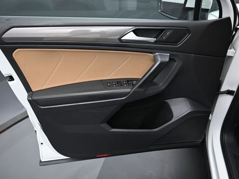 Used 2022 Volkswagen Tiguan SE image 11