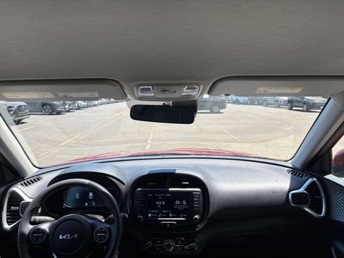 Used 2025 Kia Soul LX w/ LX Technology Package image 31