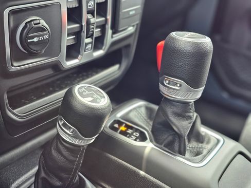 New 2026 Jeep Gladiator Sport AWD/4WD image 15