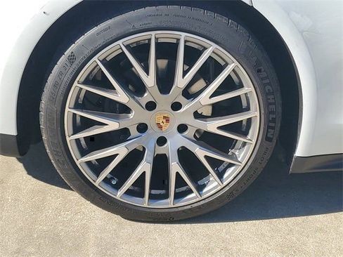 Certified 2025 Porsche Panamera image 14