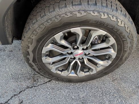 Used 2023 GMC Canyon Denali image 5