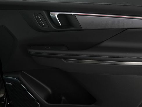 Used 2025 Buick Enclave Sport Touring image 9