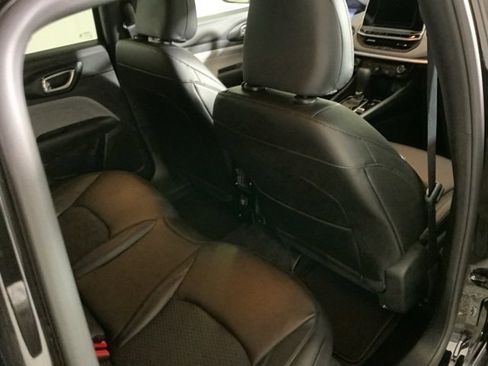 Used 2026 Jeep Compass Latitude image 38