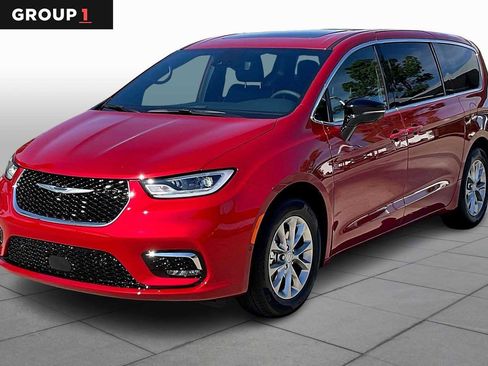 New 2026 Chrysler Pacifica Limited image 1