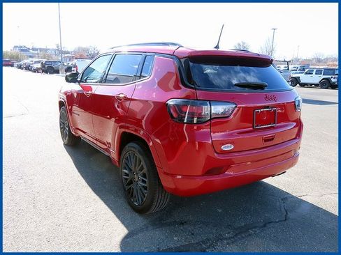 Certified 2022 Jeep Compass Limited w/ (RED) Package image 5