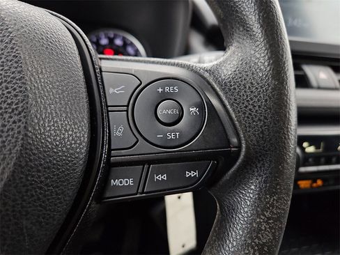 Used 2021 Toyota RAV4 LE image 27