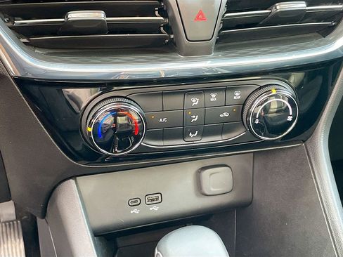 Used 2025 Buick Encore GX Sport Touring image 16