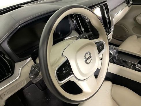 Used 2021 Volvo S60 T5 Inscription image 23