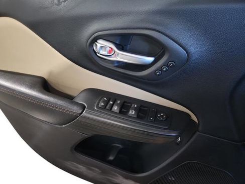 Used 2016 Jeep Cherokee Limited w/ Luxury Group image 16