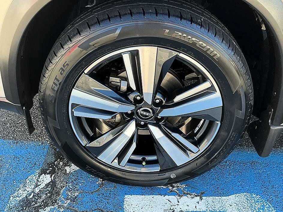 Certified 2022 Nissan Rogue SL w/ SL Premium Package FWD image 9