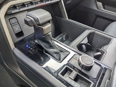 Used 2025 Toyota Tundra Limited image 34