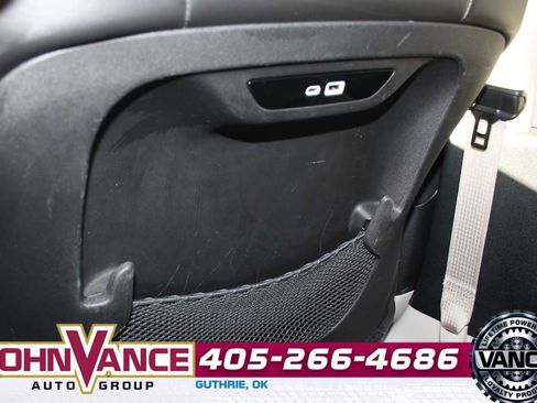 Used 2024 Chrysler Pacifica Touring-L image 25