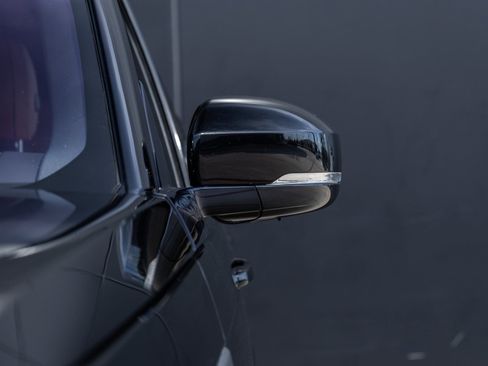 Used 2020 Land Rover Discovery HSE image 14