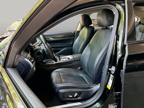 Used 2018 BMW 740i RWD image 7
