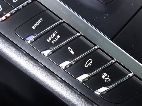 Used 2017 Porsche Macan S image 25