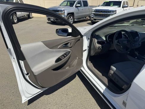 Used 2021 Chevrolet Malibu LT FWD image 20