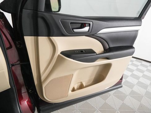Used 2016 Toyota Highlander XLE image 21
