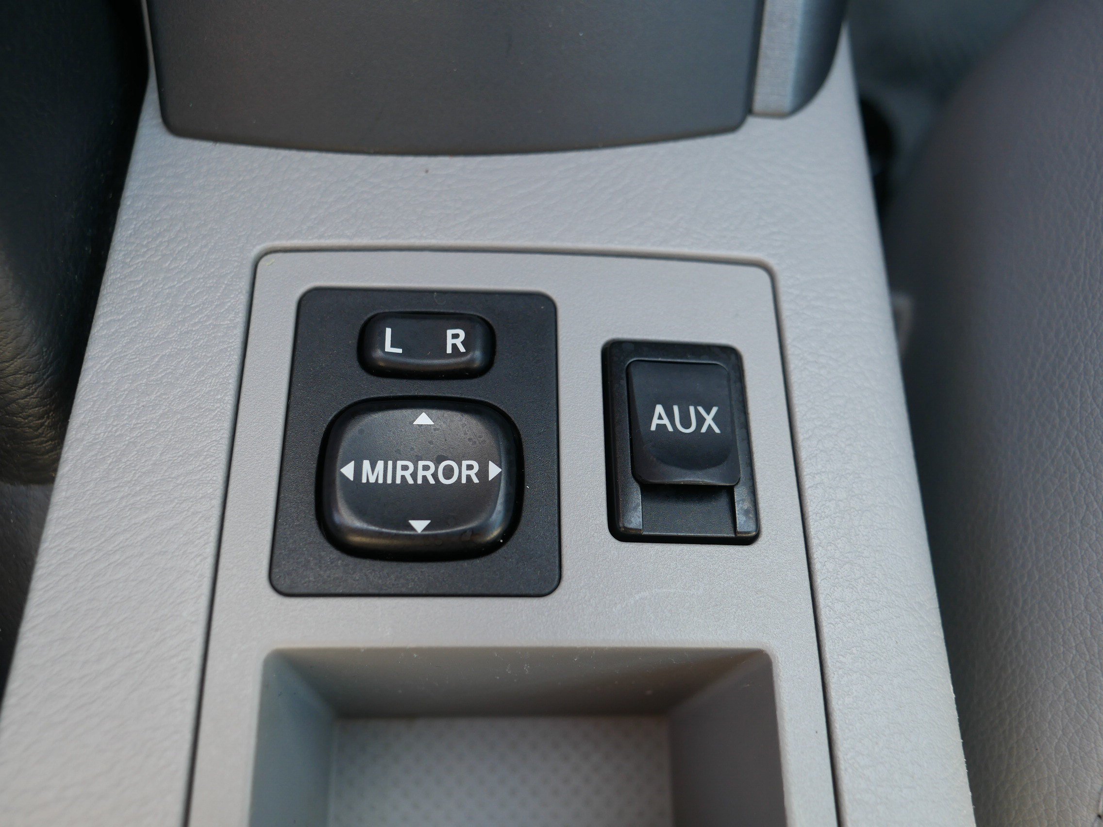 Used 2011 Toyota RAV4 Limited w/ Limited Extra Value Pkg AWD/4WD image 31