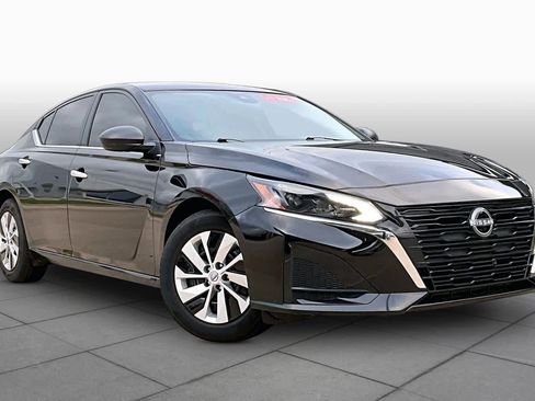 Certified 2025 Nissan Altima 2.5 S FWD image 3