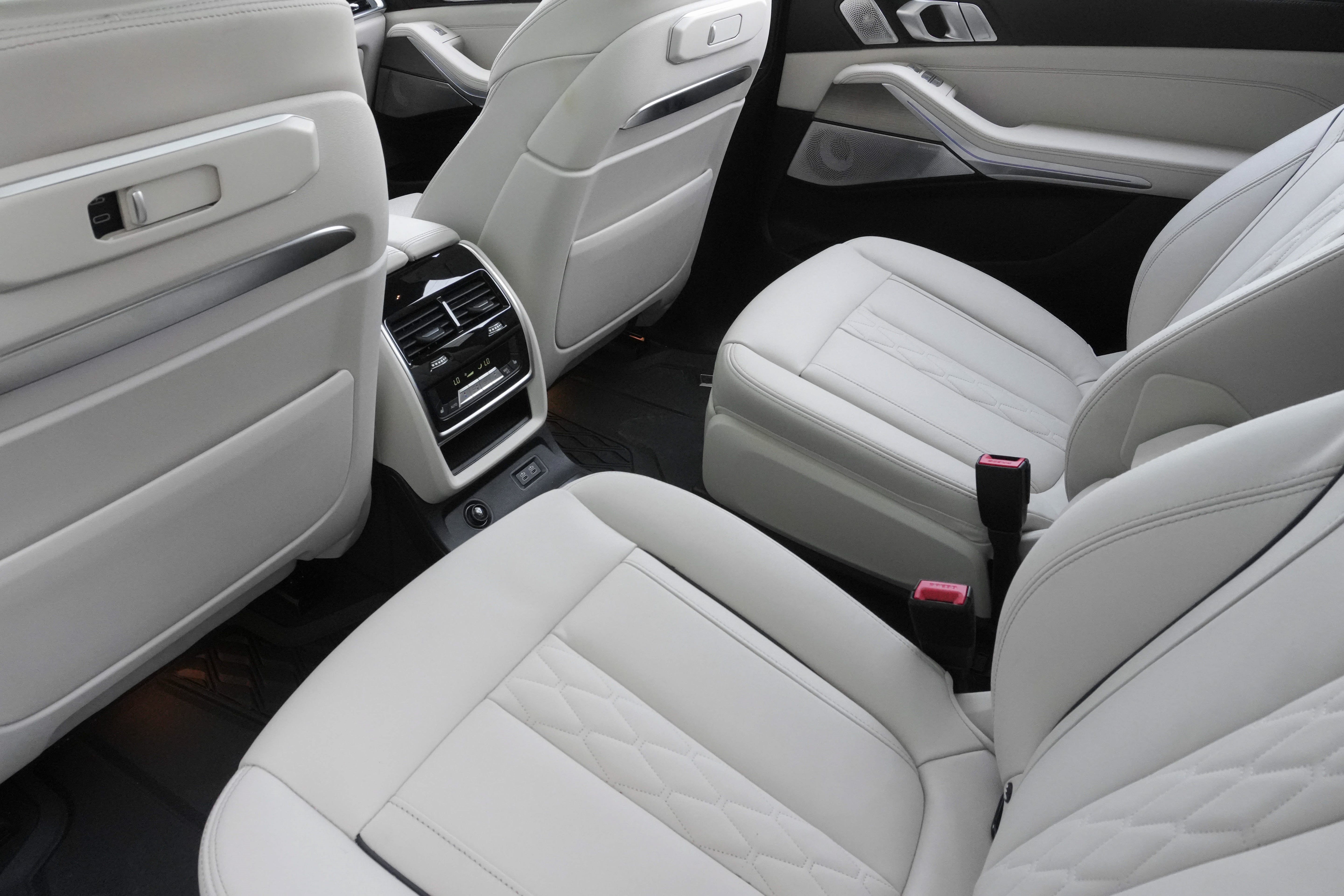 Certified 2024 BMW X7 M60i AWD/4WD image 37