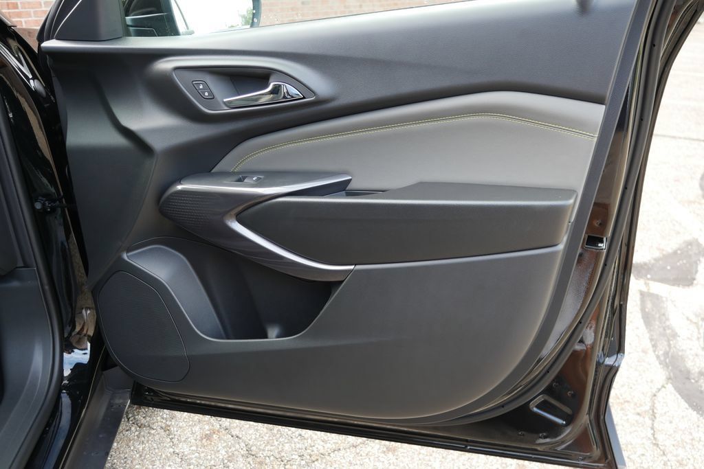 New 2026 Chevrolet Trax ACTIV w/ Sunroof Package FWD image 10