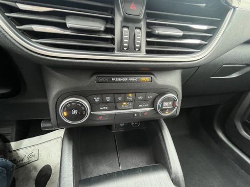 Used 2020 Ford Escape SE image 12